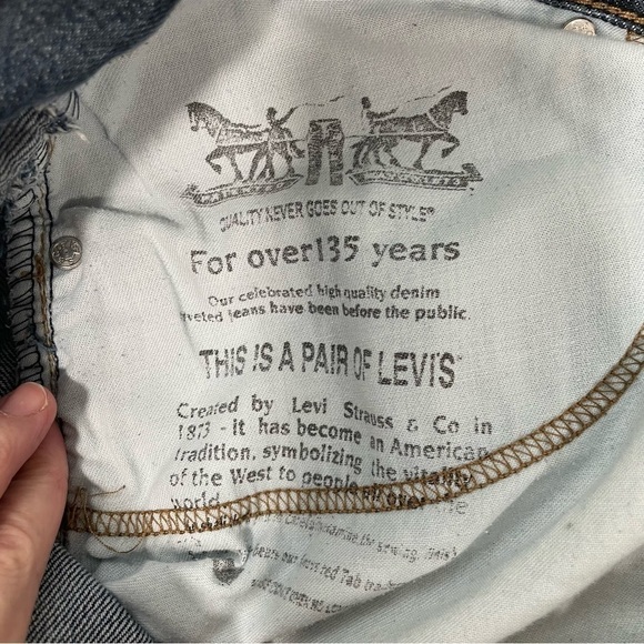 Levi's Men's Vintage 550 Relaxed Fit Medium Wash Jeans 100% Cotton 38X30 - Picture 14 of 15